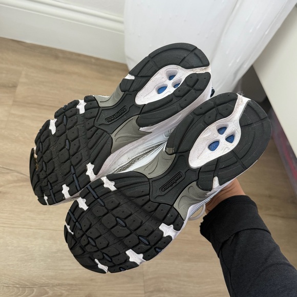 New Balance Gender Inclusive 530 Sneaker in White - Picture 6 of 12